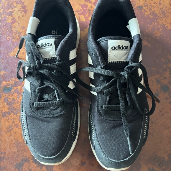 Women’s Adidas Classic Black and White Trainers - Picture 2 of 4